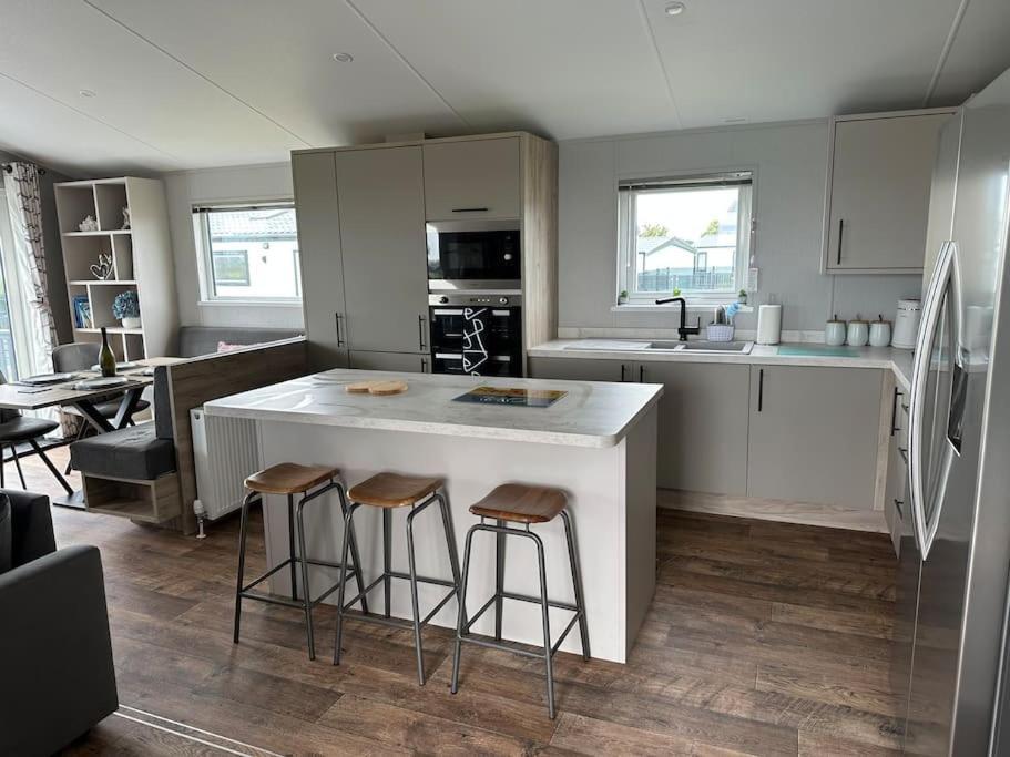 Modern Lodge With Amazing Views New Quay Εξωτερικό φωτογραφία